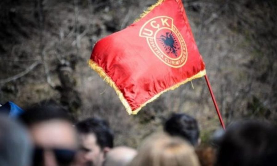 Policia e Serbisë i kërkon kreut të veteranëve ta heqë flamurin kombëtar