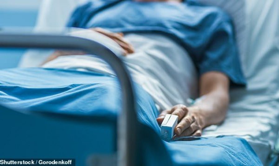 Burri 62-vjeçar pëson ereksion katër-orësh, ia shkaktoi koronavirusi