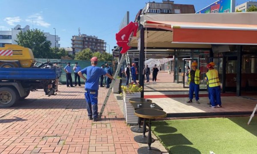 Policia dhe Inspekcioni largojnë teresat e kafiterive në Prishtinë, shkak përhapja e koronavirusit