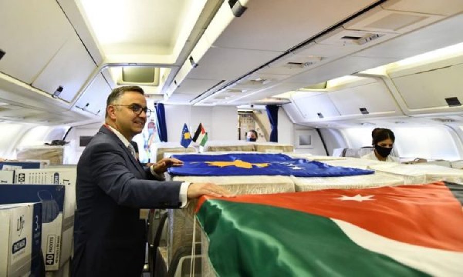  Jordania ia dërgon Kosovës një aeroplan ndihma mjekësore për luftën kundër COVID -19, Tahiri i pret në Aeroportin e Tiranës 