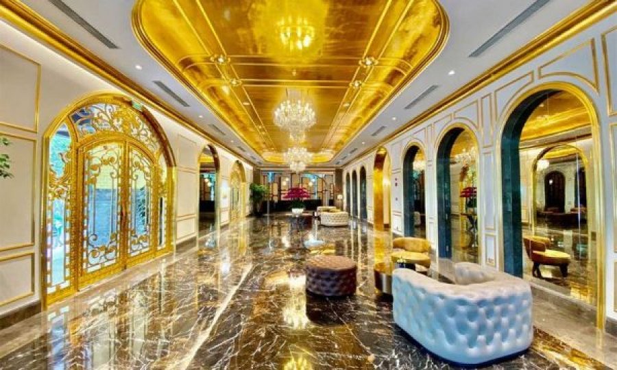 I pari në botë: Hotel prej ari në Vietnam, që nga lugët e deri te vaskat, gjithçka e larë në flori