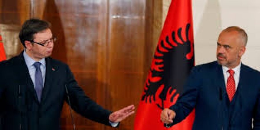 Presidenti i Serbisë, Aleksandër Vuçiq, shumë mirë e menagjoi politikën e brishtë të liderëve të Kosovës dhe të Shqipërisë...
