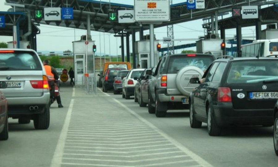  Maqedonia nuk e mbyll kufirin me Kosovën 