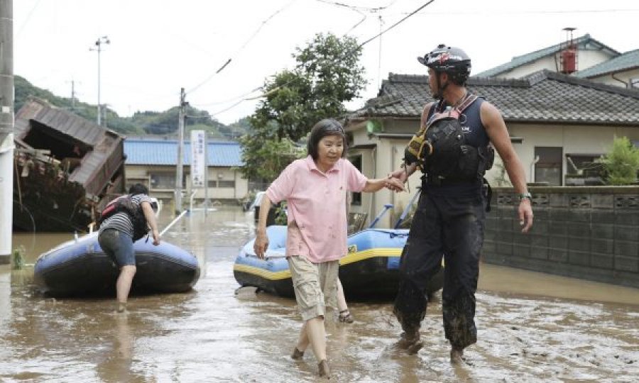  Vërshime e shembje dheu në Japoni, dyshohet për 14 të vdekur në shtëpinë e pleqve 