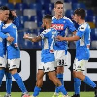 Napoli e mund Romën, luftë për një vend në Europa League