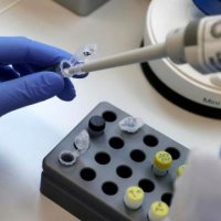 Hynë në fazën e tretë të testimit klinik terapia me antritrupa kundër Covid-19