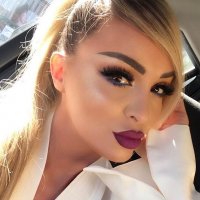 Adelina Berisha me pozë në bikine, ekspozon linjat perfekte