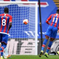 Wilfried Zaha e bombardon portën e Chelseat me një goditje raketë