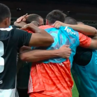 Juventusi në epërsi kundër Milanit, me një gol të jashtëzakonshëm