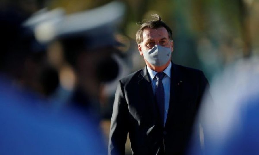Presidenti brazilian testohet për koronavirus, e quante virusin “grip të lehtë”