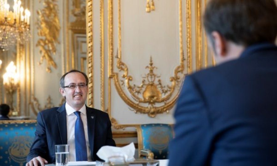  Dakordohen për të shkëmbyer të dhëna në nivel të ministrive të brendshme, Hoti s’merr ndonjë premtim për vizat nga Macron 