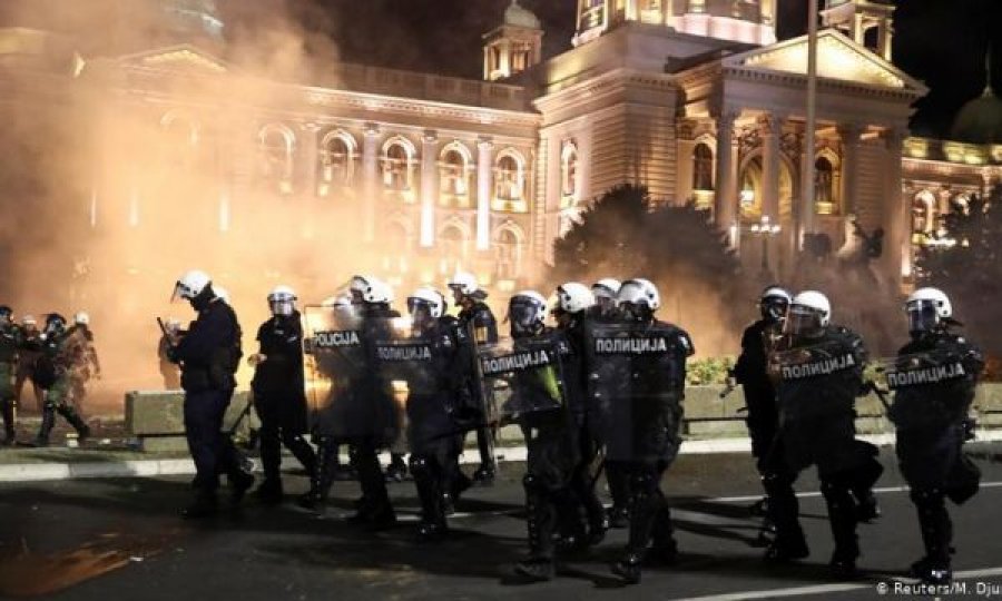 Qetësohet situata në Beograd pas trazirave