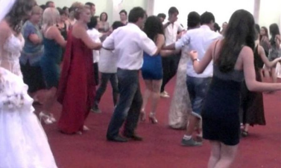 Vallja, problemi kryesor për dasma, thonë nga Komisioni për Sëmundje Ngjitëse