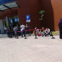 Edhe sot pritje të gjata para Qendrës së Regjistrimit Civil, sërish s’ka distancë