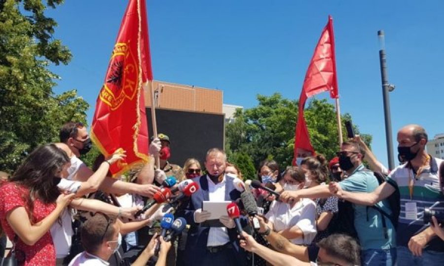 Veteranët po protestojnë për Thaçin e Veselin, e quajnë të dyshimtë dhe të papranueshme Specialen