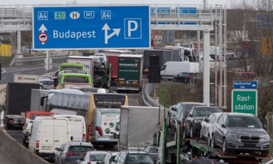  Hungaria do të rishikojë rregullat e udhëtimit me vendet fqinje 