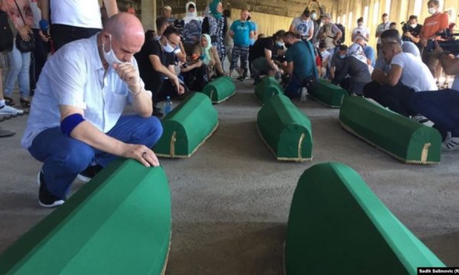  Arrijnë në Potoçari mbetjet e nëntë viktimave të gjenocidit në Srebrenicë 