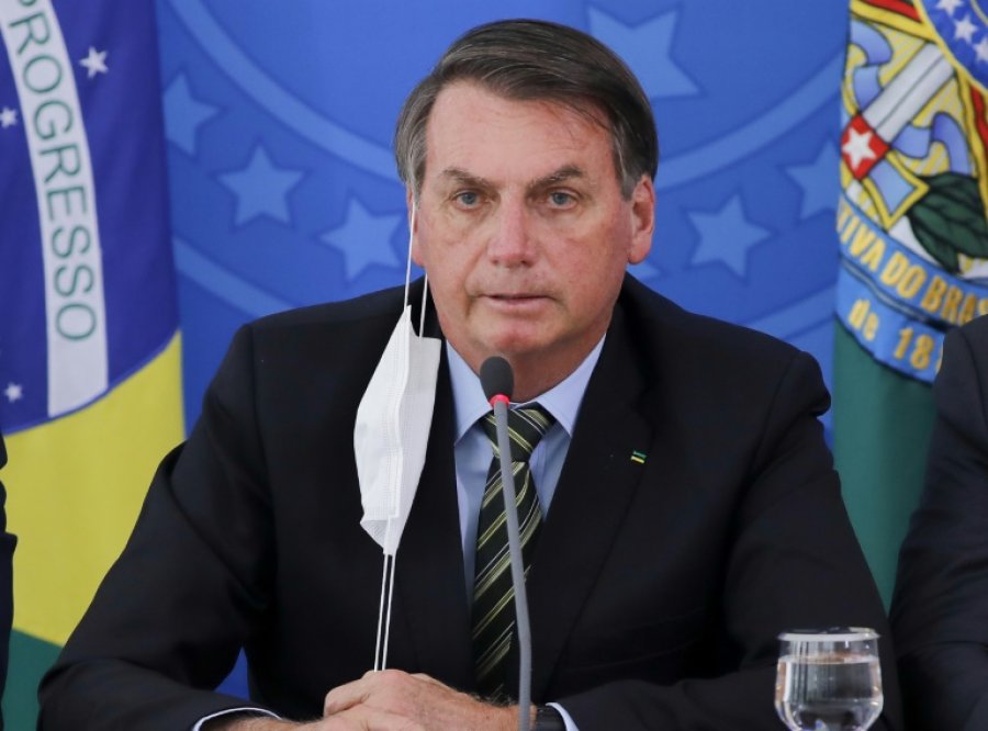  Hoqi maskën në konferencë, gazetarët padisin Presidentin e Brazilit 