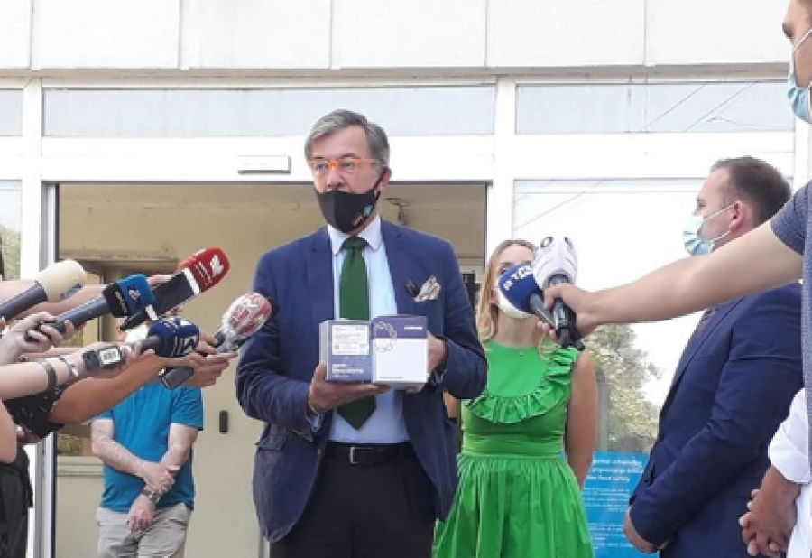 Ambasada i jep meritë Arben Vitisë për 6 mijë testet që Gjermania i dha sot Kosovës