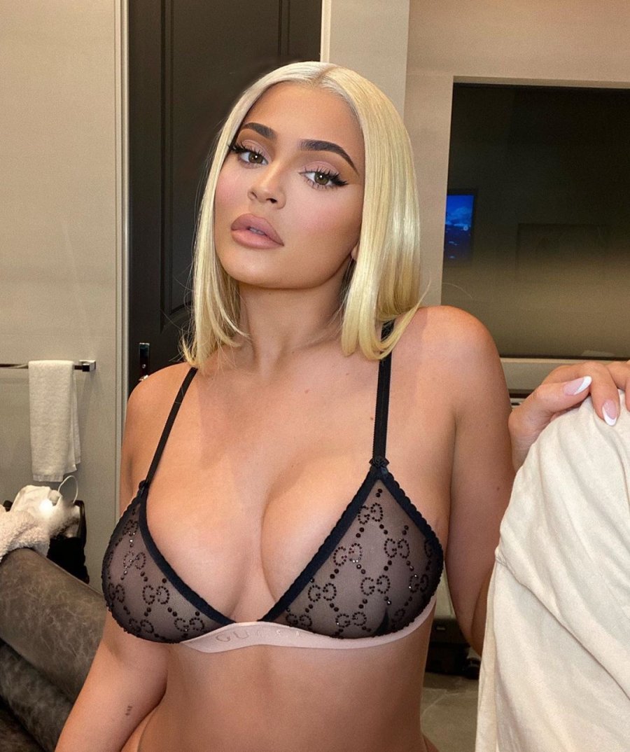 Kylie Jenner blenë veturë në vlerë 300 mijë dollarë