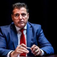 Bahtiri merr vendim: “Sa të jem unë drejtor, askush me shami nuk do të punësohet”
