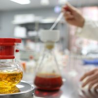 Koronavirusi / Zbulohen substancat natyrore që parandalojnë hyrjen e tij në qeliza