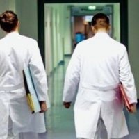 Mbi 300 mjekë të papunë