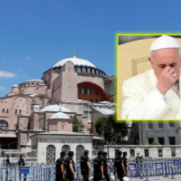 Papa thotë se ndien shumë dhimbje që muzeu “Hagia Sophia” po shndërrohet në xhami