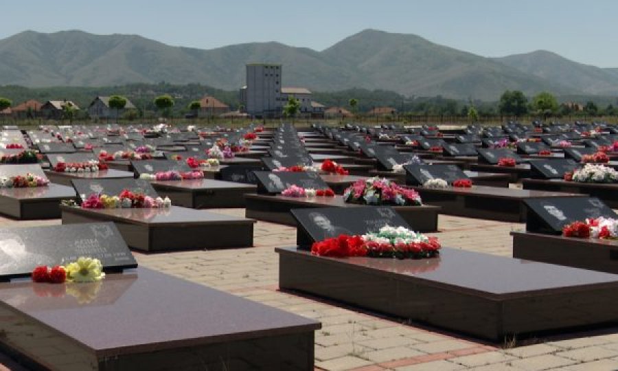 Familjarët e të vrarëve kërkojnë që serbët të gjykohen për krimet në Kosovë