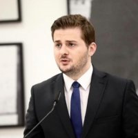Gent Cakaj: Kur janë në pyetje vlerat e UÇK’së duhet të reagojmë si një komb, e jo si dy shtete