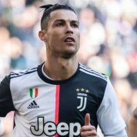 Ronaldo buzë një rekordi tjetër madhështor
