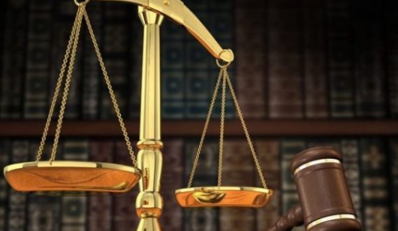 Gjyqtari Sali Berisha thotë se aktakuza për korrupsion ndaj tij është e montuar