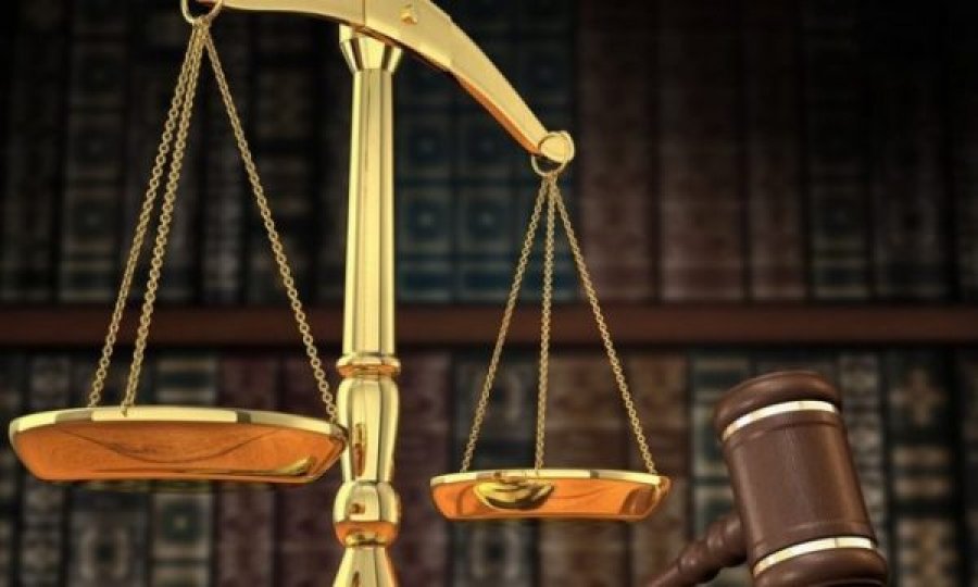 Gjyqtari Sali Berisha thotë se aktakuza për korrupsion ndaj tij është e montuar