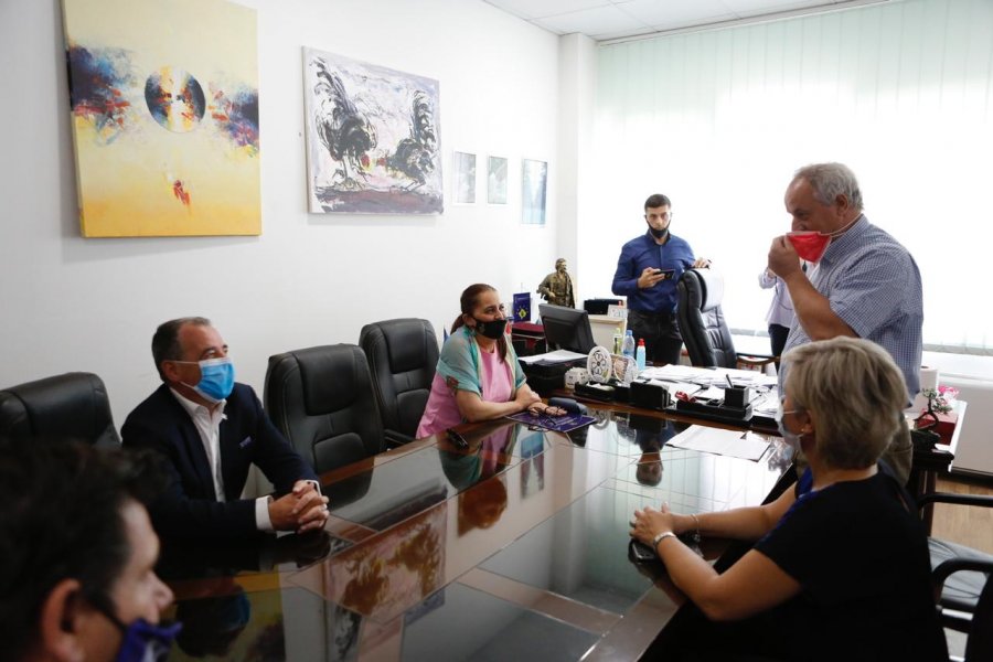 Ministrja Dumoshi vizitoi Fushë Kosovën