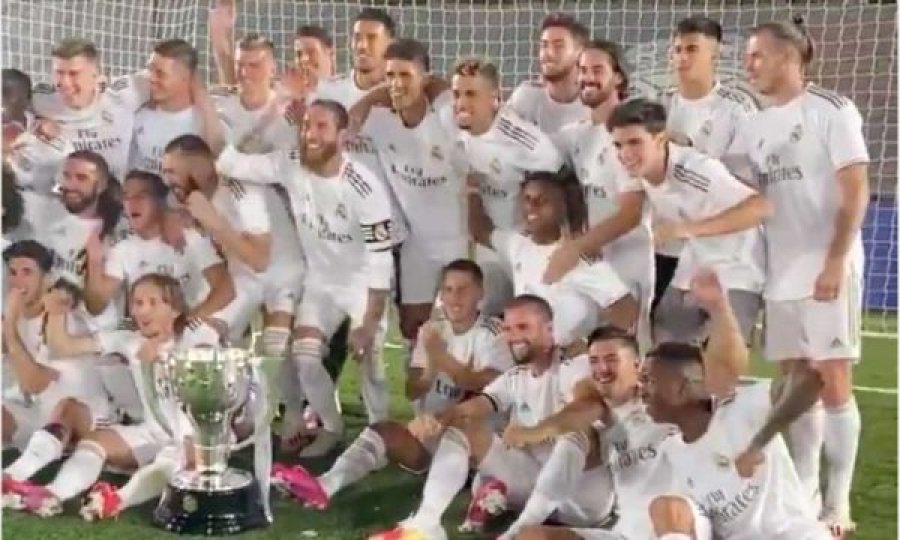 Bale, në siklet gjatë festimeve të Real Madridit 
