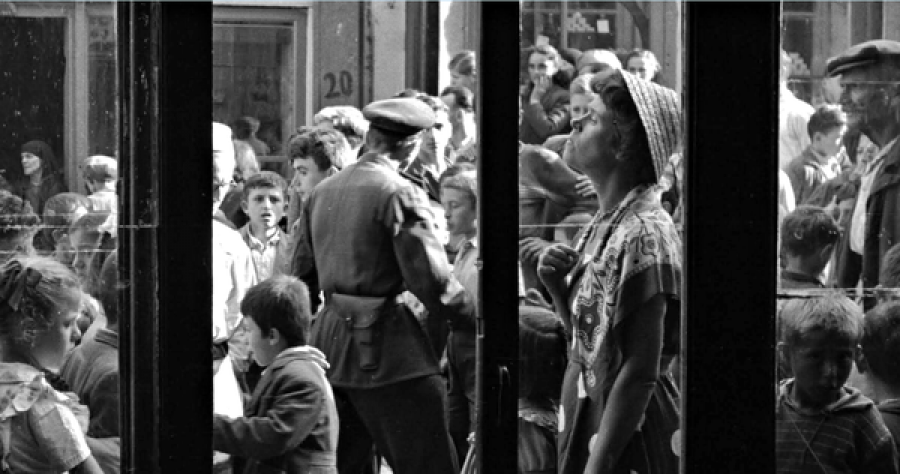 Shikoni si dukeshin banorët e Tiranës në vitin 1955