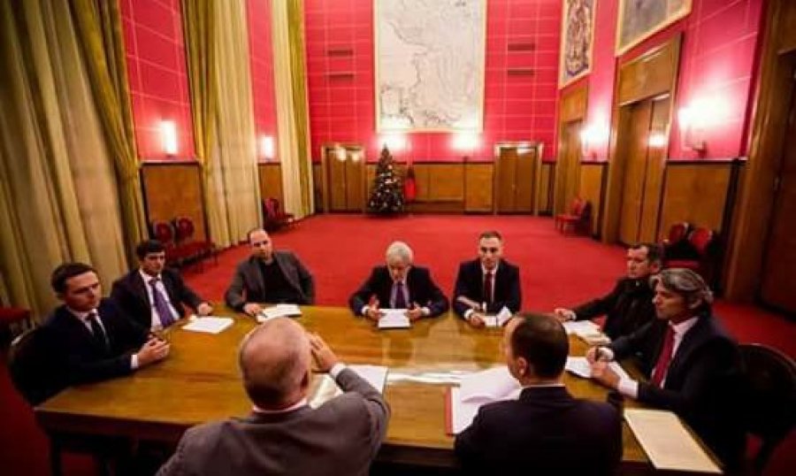  A do të bashkohen shqiptarët në Maqedoni për ta bërë kryeministrin e parë shqiptar? 