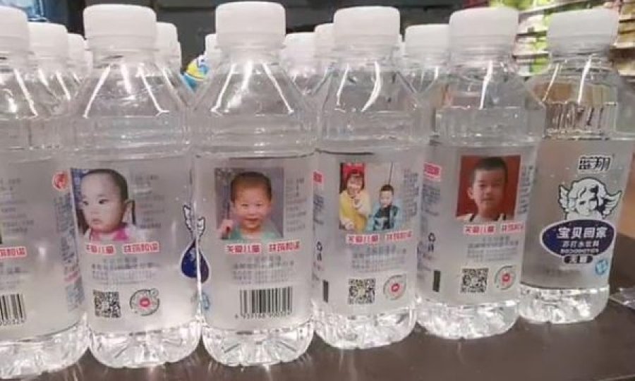 Fotot e fëmijëve të zhdukur në Kinë vendosen në ambalazhin e shisheve të ujit