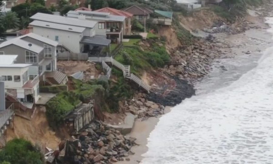  Erozioni rrezikon shembjen e qindra shtëpive në Australi 