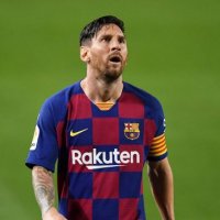Messi blen apartament në Milan