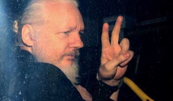 Assange fiton fazën e parë në përpjekjen për të apeluar ekstradimin në SHBA
