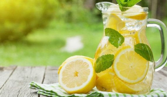 A ndihmon limoni për gurët në veshka?