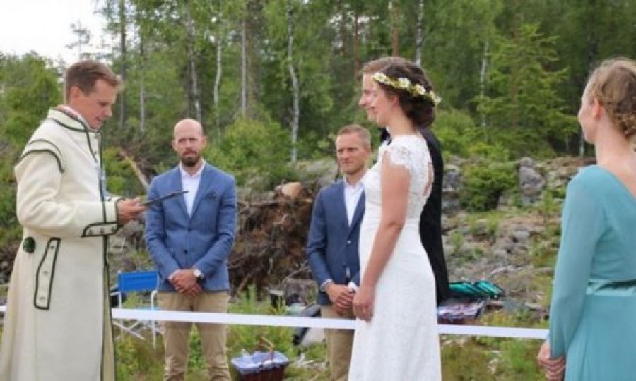 Koronavirusi nuk i ndal, nusja norvegjeze dhe dhëndri suedez martohen në kufi