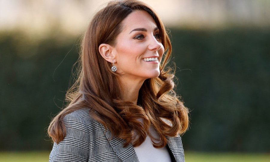 Kate Middleton shkëlqen në fustanin me lule