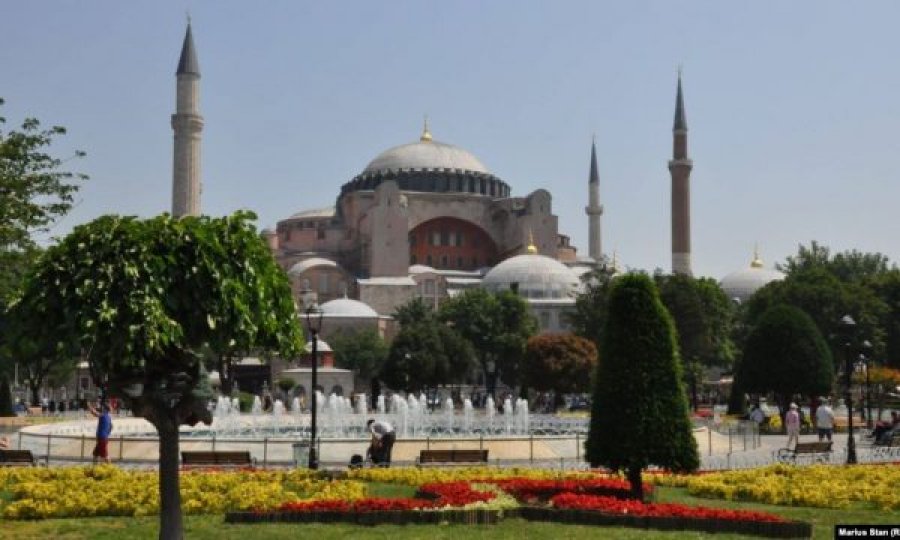 Stamboll: Pas 86 vjetësh, lutjet e së premtes mbahen në ish-muzeun e Shën Sofisë