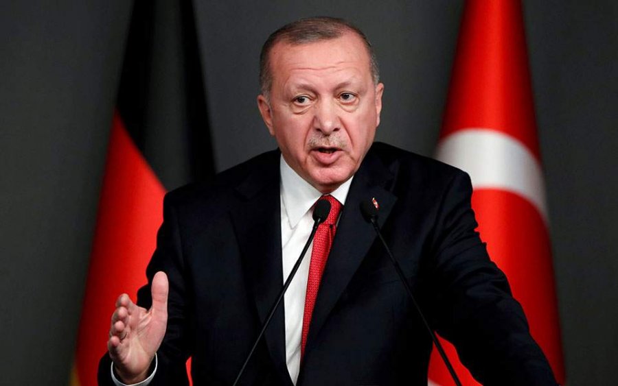 Media e njohur turke transmeton fjalimin e Erdoganit me titra greke, pas të shtënave me armë në det