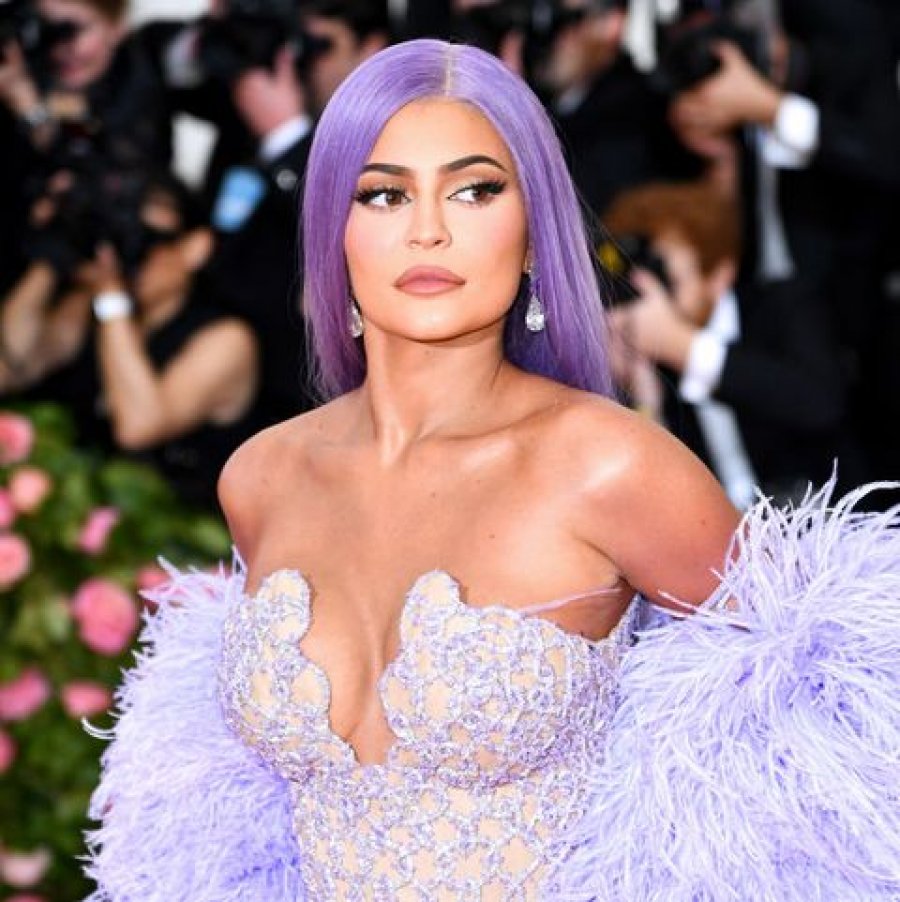 Kylie Jenner tregon asetet bombastike