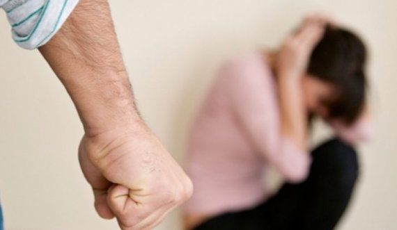 Merret vendimi për shqiptarin që e goditi bashkëshorten me grushte si në filmat 'karate'