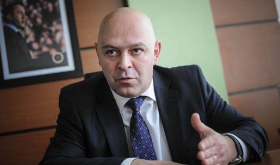 Gjini shkarkon dy drejtorët që i dolën kundërkandidatë për kryetar të Gjakovës