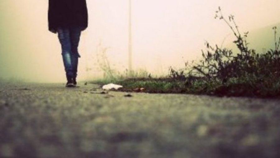 Zhduket një grua me probleme psikike në Fushë Kosovë